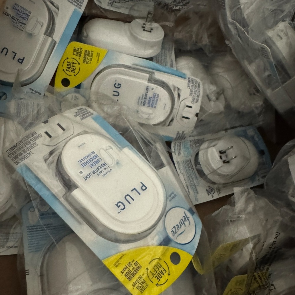 15 pcs- Febreze plug only W/O the scent